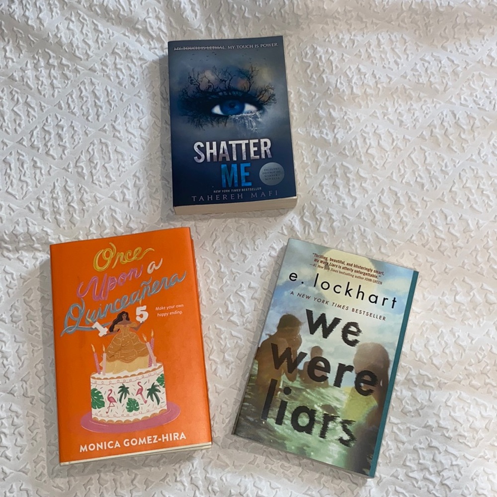 Book Bundle! Shatter Me, We were liars and, Once upon a quinceañera 🫶